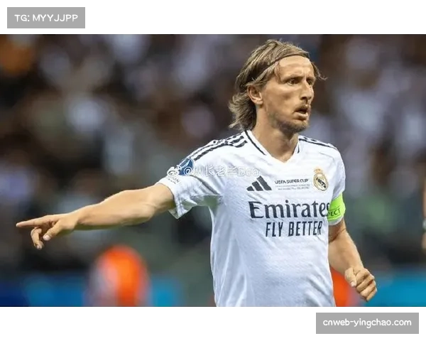 特写：最后一次西班牙国家德比，莫德里奇替补登场接受全场掌声